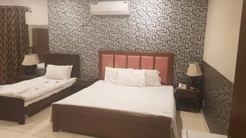 Executive Room | Laptop workspace, free WiFi