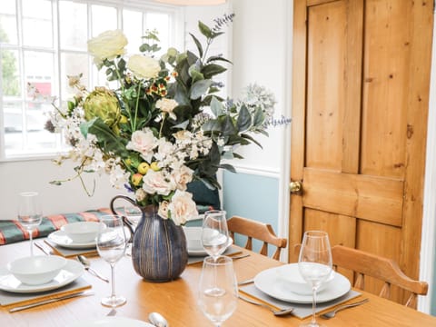 Fridge, dishwasher, electric kettle, cookware/dishes/utensils