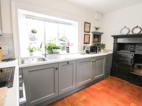 Fridge, dishwasher, electric kettle, cookware/dishes/utensils