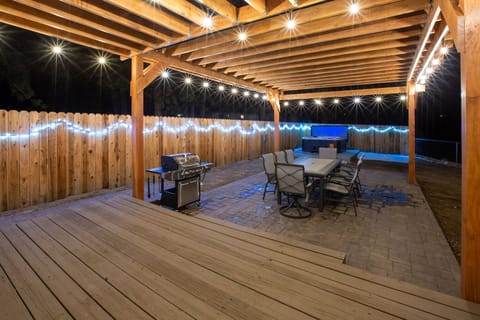 Welcome to Under the Stars! You will love being outdoors on our roomy patio ✨