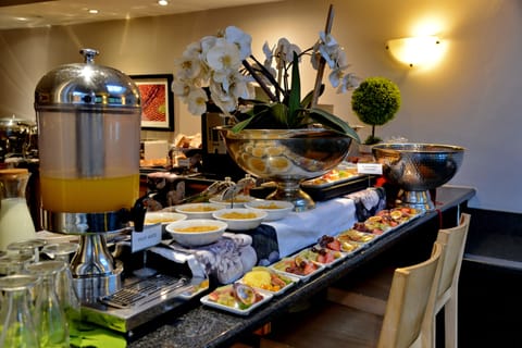 Daily buffet breakfast for a fee
