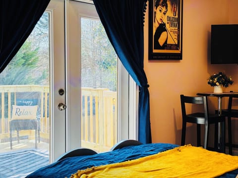 Romantic House, Multiple Beds, Kitchen, Ground Floor | 1 bedroom, laptop workspace, blackout drapes, iron/ironing board