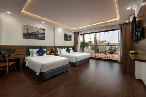 Executive Family Suite with Terrace | Premium bedding, minibar, in-room safe, desk