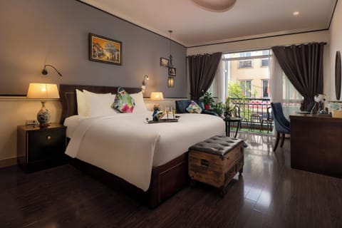 Suite with Balcony | 1 bedroom, Egyptian cotton sheets, premium bedding, down comforters
