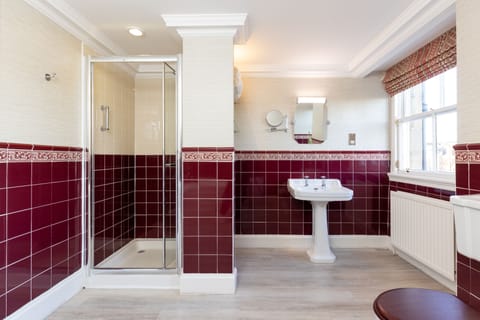 Grand Suite | Bathroom | Separate tub and shower, eco-friendly toiletries, hair dryer, bidet