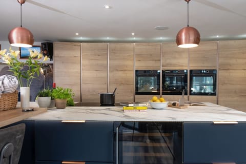 Worksurface for cooking, ovens, fridge and lots of storage - Woolbrook Reservoir