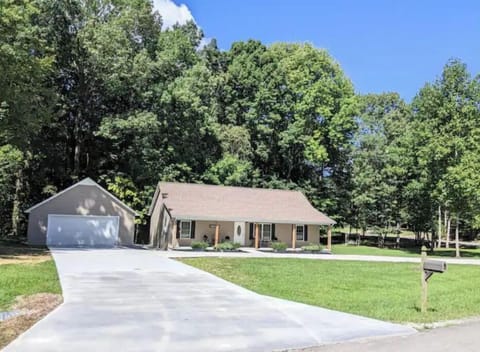 Notice plenty of driveway space.