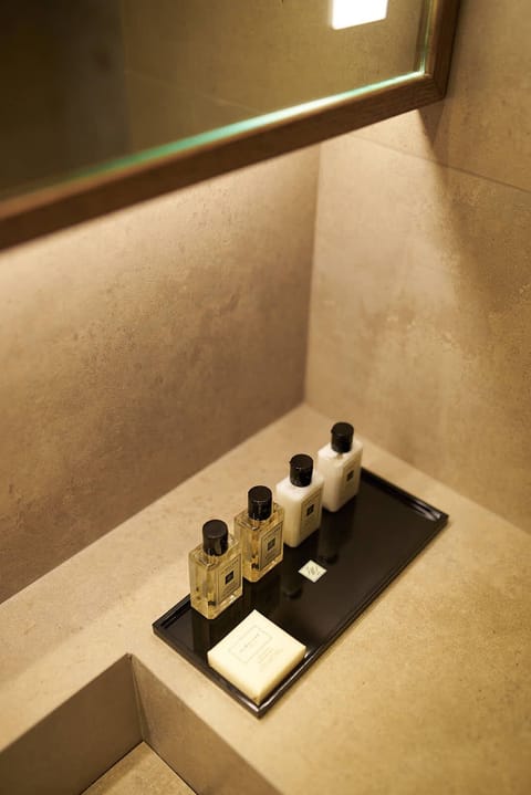 Shower, free toiletries, hair dryer, bathrobes