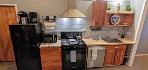 Full kitchen and totally stocked!