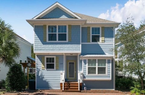 Newer construction house with room for 2 cars plus golf cart!