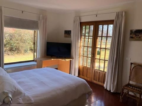 Desk, laptop workspace, free WiFi, wheelchair access