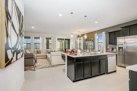 Villa, 6 Bedrooms | Private kitchen