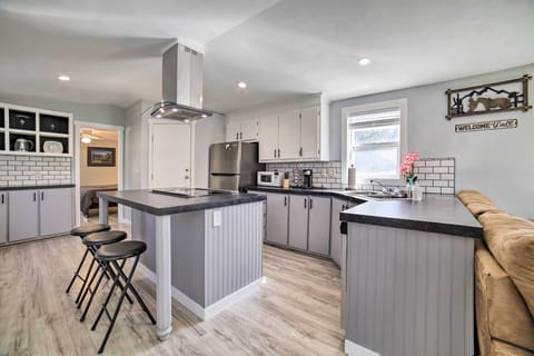Ashton Vacation Rental | 2BR | 2BA | 1,000 Sq Ft | Steps Required to Enter