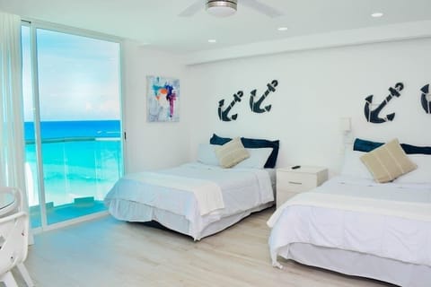 two full beds and balcony / dos camas matrimoniales y balcon