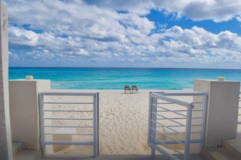 Acceso a la playa en planta baja / beach access in the ground floor