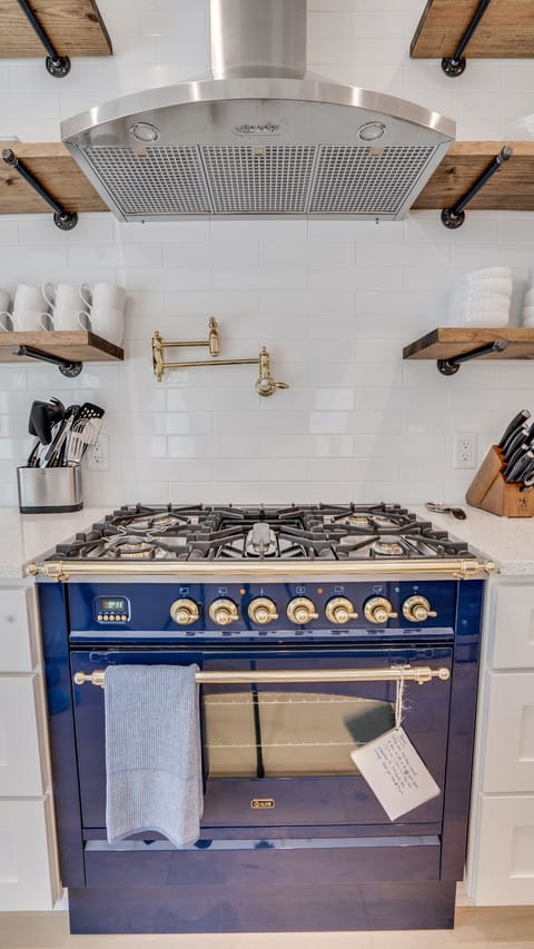 Stunning Navy Gas stove w/ pot filler