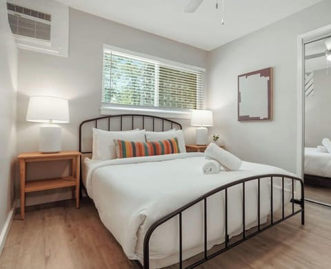 Queen bedroom with luxury hotel quality linens and closet