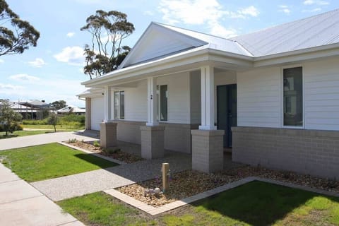 3 bedroom, 2.5 bathrooms home located by open park