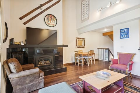 upper level-living room-_dsc3625