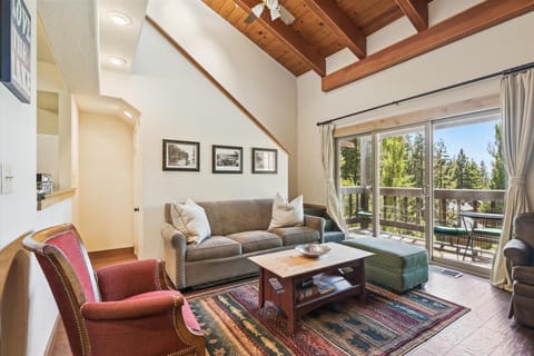 upper level-living room-_dsc3615