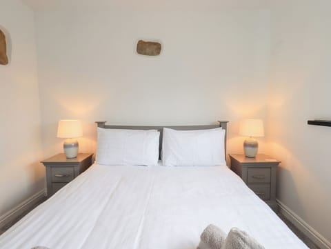 Cottage | 3 bedrooms, WiFi (free), individually decorated, individually furnished