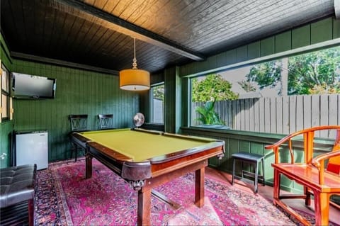 "BERMUDA" Florida room with pool table