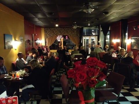 Lunch and dinner served, American cuisine