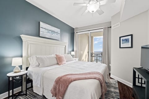 Master bedroom, King bed with new mattress, ocean view, balcony entrance