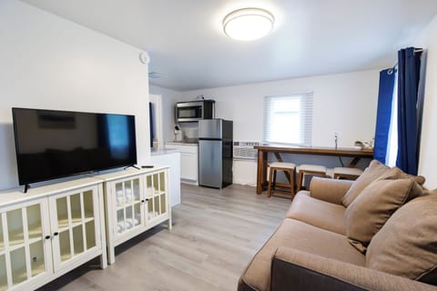 Traditional Suite | Living area