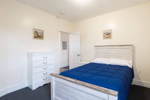 Full/Double Size Bed