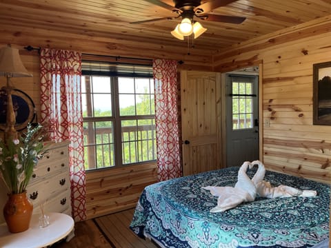 Welcome to the Romantic’LOVE NEST’ Cabin🌴