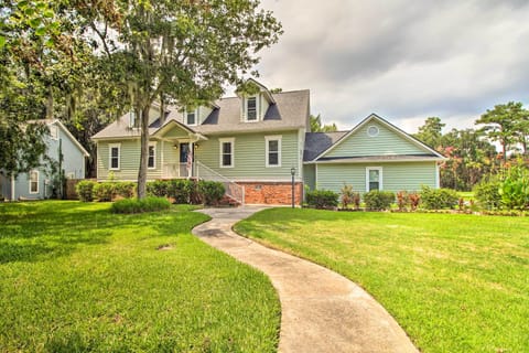 Savannah Vacation Rental | 3BR | 2.5BA | 2,100 Sq Ft | Stairs Required to Access