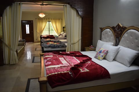Double Room | Laptop workspace, soundproofing, WiFi (free)