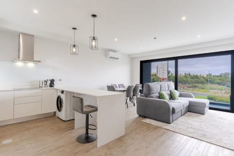 City Apartment, 2 Bedrooms, Non Smoking, Balcony | Private kitchen | Fridge, microwave, oven, dishwasher