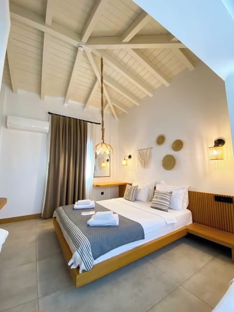 Deluxe Triple Room | Egyptian cotton sheets, premium bedding, minibar, in-room safe