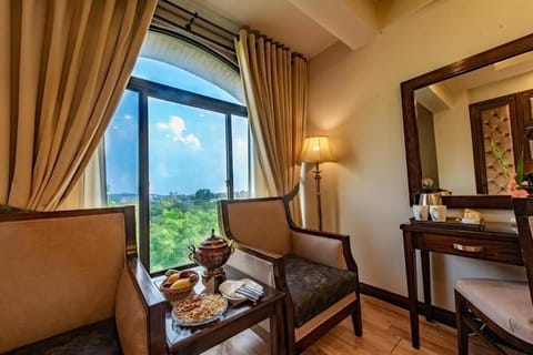 Executive Room, 1 King Bed | Premium bedding, desk, laptop workspace, soundproofing