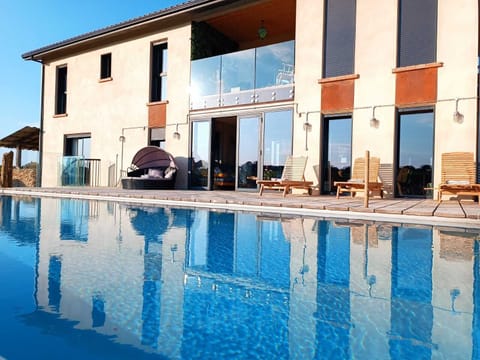 Luxury villa in the South of France - sleeping up to 11 guests