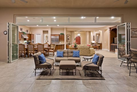 Enjoy the best of indoor/outdoor living right on the golf course