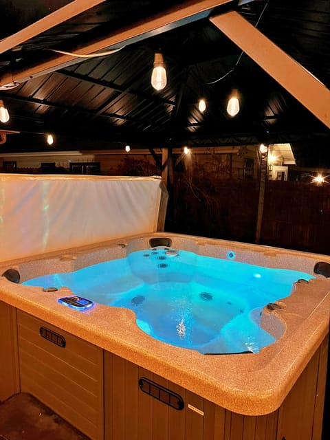 Indoor spa tub