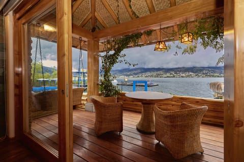 King Room with Lake View | WiFi (free), bed sheets