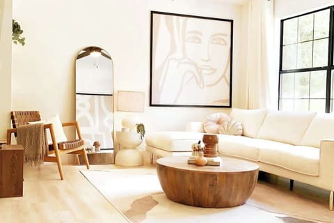 The Organic Modern is a love letter to organic modern interior design! It is the marriage of clean lines and natural elements like stone & foliage. 

"One of the best Airbnb I’ve stayed in so far the host is very kind and professional!" -Idalia *****