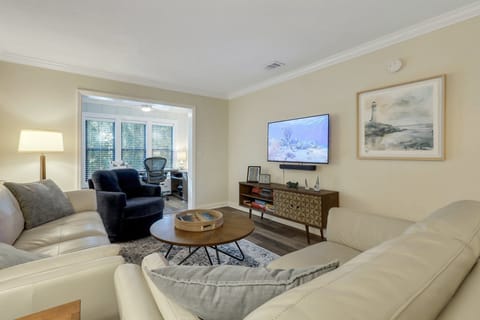 Bright, open family room with 55” Samsung SmartTV