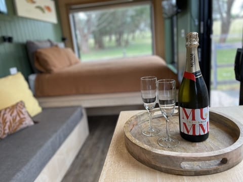 Deluxe Cabin | Individually decorated, iron/ironing board, free WiFi, bed sheets