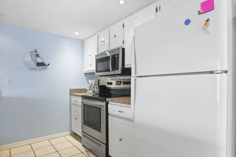 Stainless steel appliances with a 12c drip coffee pot & Keurig