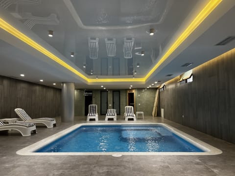 Indoor pool, sun loungers
