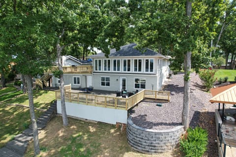 Windows and Decks allow you to capture the views of the lake