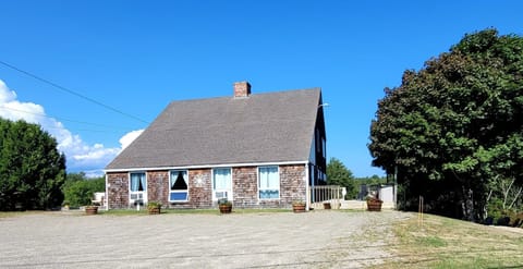 view of the front of the building