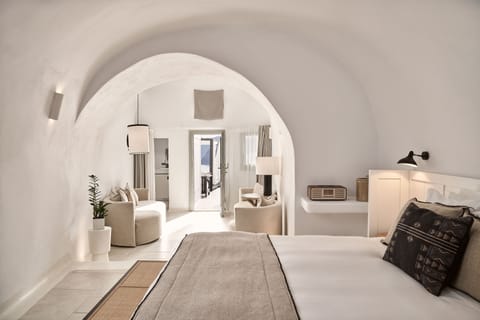 Suite, Private Pool, Sea View | Minibar, in-room safe, blackout drapes, soundproofing