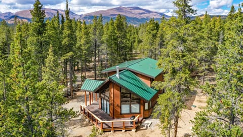 Welcome to The Lamplighter Lodge, your modern mountain dream home!
