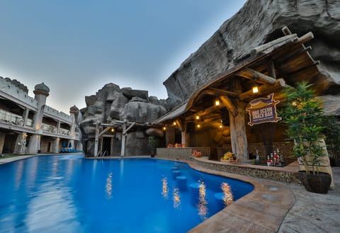 Poolside bar